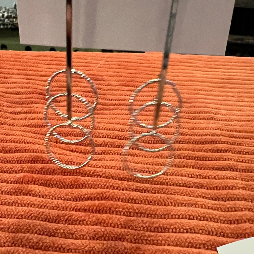 3/$18 Kelly & Katie Silver Triple Circle Drop Earrings Lot 1045 - Picture 2 of 5